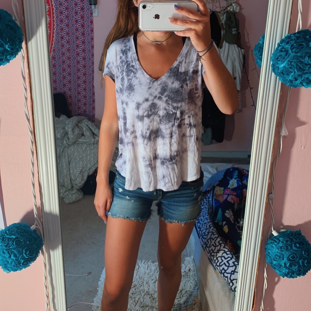 white and gray tie dye tee